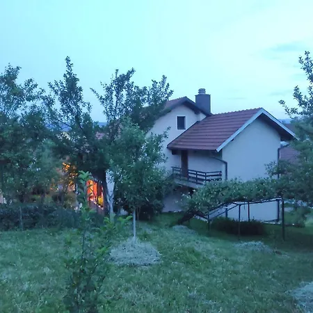 Airport Tuzla 롯지 *
